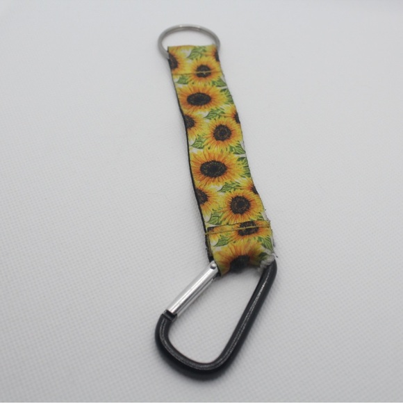 🍀 3/$15 Sunflower Pattern Keychain with Black Carabiner - Picture 4 of 4